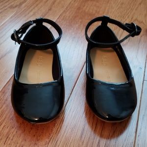 GAP Black Shoes Size 5